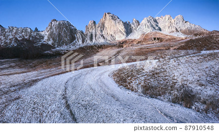 Beautiful winter scenery landscape and snow frosted mountain in Italy . Beautiful winter scenery landscape and snow frosted mountain in Italy . 87910548