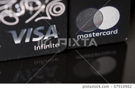 Visa Infinite standing against MasterCard Black Visa Infinite standing against MasterCard Black 87910982