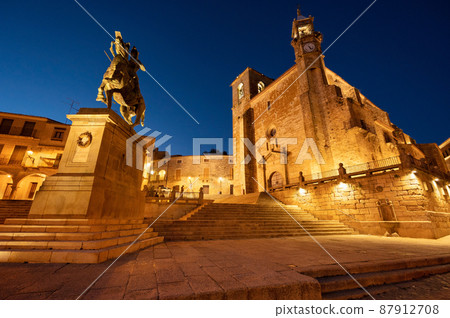 Trujillo medieval village at twilight. Caceres, Extremadura, Spain. 87912708