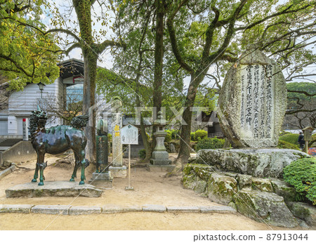 [Kyushu / Dazaifu] A bronze statue of Kirin and Tatsumi and a historian Tokutomi Soho's poem on display at Dazaifu Tenmangu Shrine. 87913044