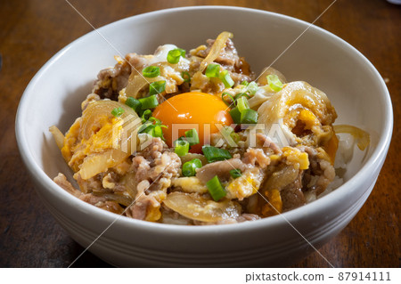 非常美味的日本oyakodon 非常美味的日本oyakodon 87914111
