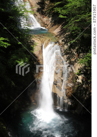 Nanatsugama Godan Waterfall in Nishizawa Valley 87915907