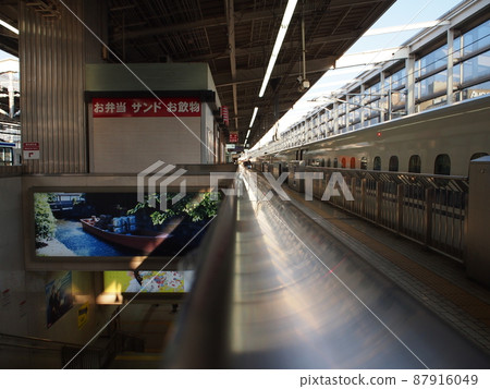 Railway station equipment, low angle, JR West, station scenery, railway fans, Kyoto station, travel, spread prevention release Railway station equipment, low angle, JR West, station scenery, railway fans, Kyoto station, travel, spread prevention release 87916049