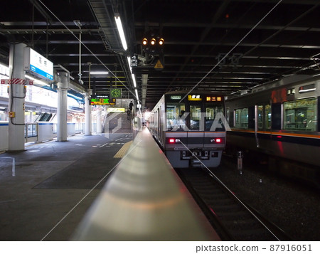 火車站設備,低角度,JR West,車站風景,鐵路迷,京都站,旅行,傳播預防取消 火車站設備,低角度,JR West,車站風景,鐵路迷,京都站,旅行,傳播預防取消 87916051