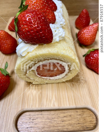 Handmade strawberry roll cake 87916557