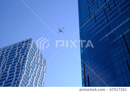 從建築物看到的飛機 87917261