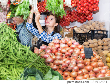 Shop assistants working in fruit and vegetable shop Shop assistants working in fruit and vegetable shop 87917331