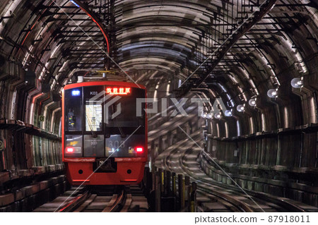 303 series train running on the subway line (JR Kyushu) 303 series train running on the subway line (JR Kyushu) 87918011