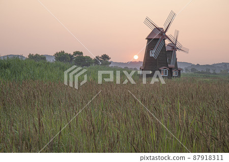 風力發電的風車 87918311