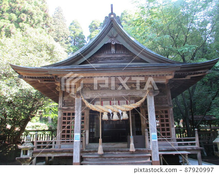 The main shrine of the Kokuzo Shrine located in Ichinomiyamachi Teno, Aso City, Kumamoto Prefecture The main shrine of the Kokuzo Shrine located in Ichinomiyamachi Teno, Aso City, Kumamoto Prefecture 87920997