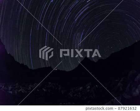 [Nagano / Gifu / October] A magnificent starry sky trajectory and Mt. Yarigatake (center right) looking up from the tent field of Sessho Hütte 87921632