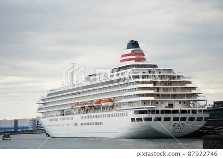停泊在橫濱港大山橋國際客輪碼頭（美利堅碼頭）的明日香 2 號豪華遊輪外觀 87922746