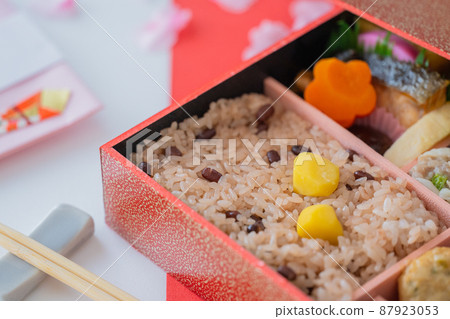 紅白喜慶紅米午餐圖片素材 87923053