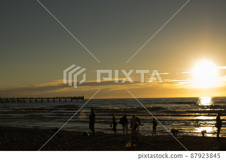 silhouettes of people on the beach silhouettes of people on the beach 87923845