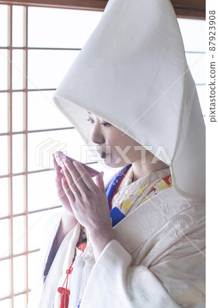 San-san-ku-do婚禮形象,shiromuku棉帽,新娘,新娘服裝,女性,結婚,新婚夫婦,新娘,和服,日式房間 San-san-ku-do婚禮形象,shiromuku棉帽,新娘,新娘服裝,女性,結婚,新婚夫婦,新娘,和服,日式房間 87923908