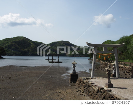 Watatsumi Shrine (Tsushima) 87924107