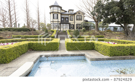 Early spring in Italy Mountain Park (Yamate, Yokohama City, Kanagawa Prefecture, Diplomat's House, Bluff No. 18) 87924829