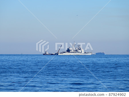 Aegis cruiser Shiloh working off the coast of Yokosuka main port 87924902