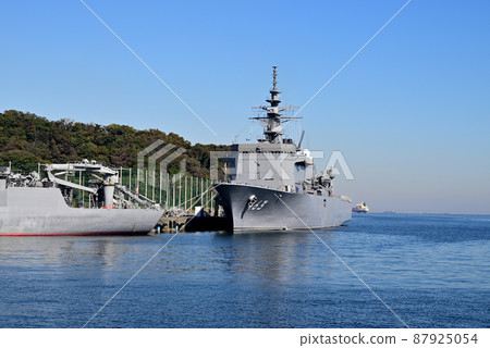 Uraga,一艘停泊在橫須賀基地的橫掃母艦 Uraga,一艘停泊在橫須賀基地的橫掃母艦 87925054