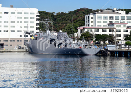 海洋觀測船若狹停泊在橫須賀基地 海洋觀測船若狹停泊在橫須賀基地 87925055