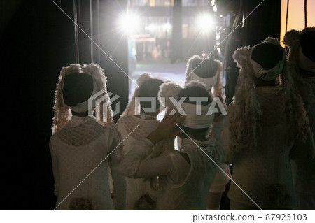 Girls waiting for their turn Presentation Dance Dance Butoh Lessons Sode Stage Sleeve Turn Tension Spotlight Girls waiting for their turn Presentation Dance Dance Butoh Lessons Sode Stage Sleeve Turn Tension Spotlight 87925103