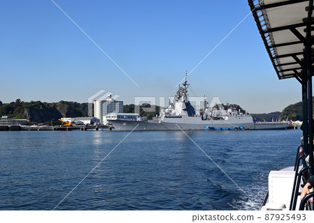 澳大利亞皇家海軍宙斯盾艦布里斯班停靠在日本海上自衛隊吉倉碼頭 澳大利亞皇家海軍宙斯盾艦布里斯班停靠在日本海上自衛隊吉倉碼頭 87925493