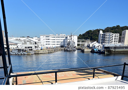 美國海軍橫須賀基地干船塢注水完工 美國海軍橫須賀基地干船塢注水完工 87925495