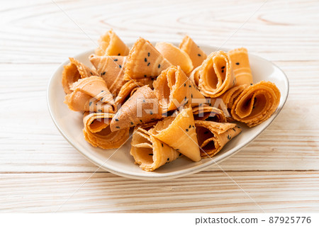crispy coconut roll - Asian snack crispy coconut roll - Asian snack 87925776