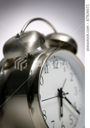 vintage alarm clock close up 87926071