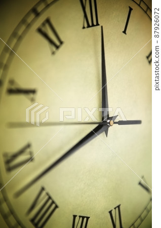 Old antique clocks 87926072