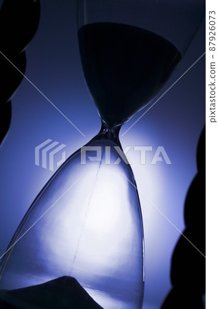 sand-glasses 87926073