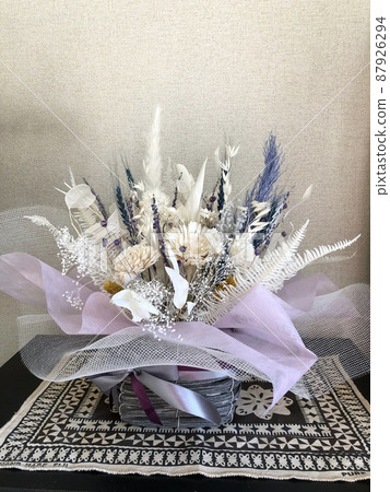 乾花花生日祝賀白花白花裝飾室內花花 乾花花生日祝賀白花白花裝飾室內花花 87926294