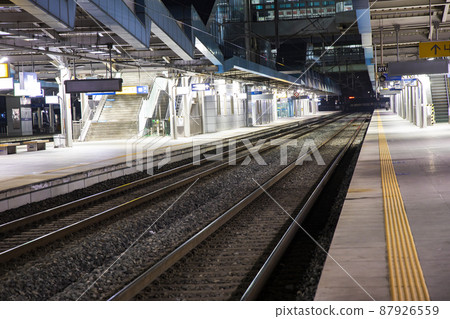 月台 月台 87926559