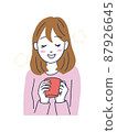 一個女人喝一杯熱飲料 87926645