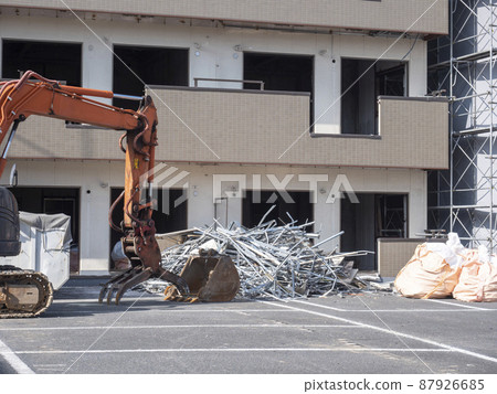 Mansion being demolished 87926685