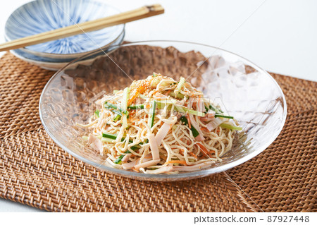 Chinese-style salad with dried tofu 87927448