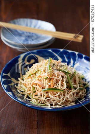 Chinese-style salad with dried tofu 87927452