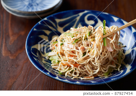 Chinese-style salad with dried tofu 87927454