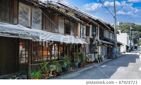 前往大三島大山祗園神社的歷史悠久的長屋 87928721