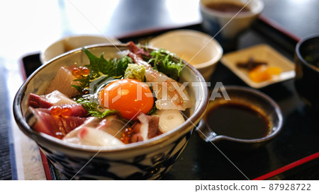 美味的海鮮碗 87928722