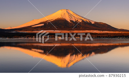 清晨顛倒紅富士/山中湖日出 清晨顛倒紅富士/山中湖日出 87930215