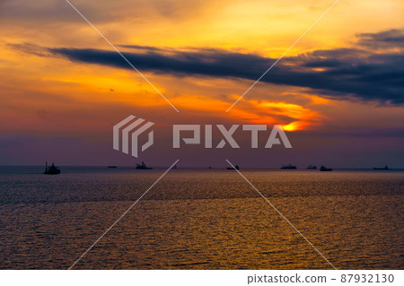 Beautiful sunset in the sea and ships. The sun shines through the clouds and is reflected in the waves Beautiful sunset in the sea and ships. The sun shines through the clouds and is reflected in the waves 87932130