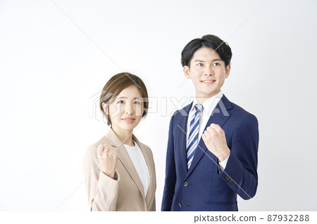 女商人和商人膽量構成白色背景 87932288