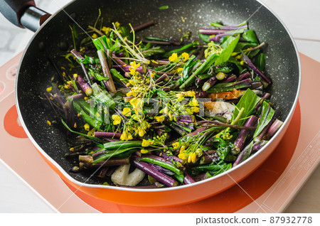 Stir-fried Kousai Tai and Chikuwa 87932778