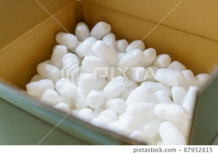 Packing material and cardboard box 87932815