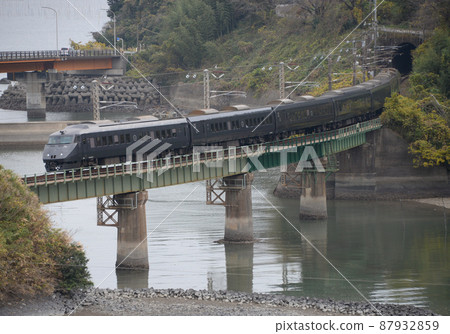 長崎線肥前大浦~多良間的787系海鷗 長崎線肥前大浦~多良間的787系海鷗 87932859