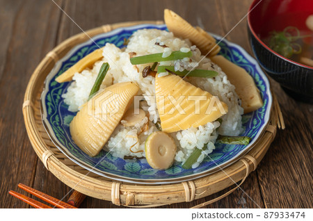 Wild vegetable owl 87933474