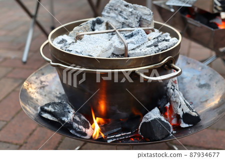Photo of cooking a Dutch oven with charcoal Photo of cooking a Dutch oven with charcoal 87934677