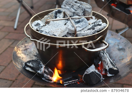 Photo of cooking a Dutch oven with charcoal Photo of cooking a Dutch oven with charcoal 87934678