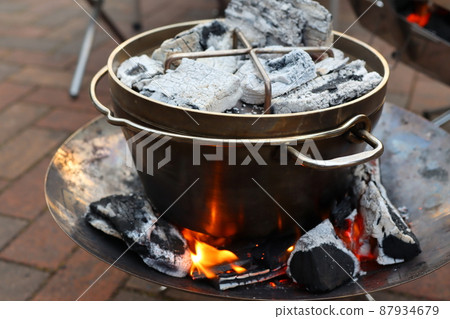 Photo of cooking a Dutch oven with charcoal Photo of cooking a Dutch oven with charcoal 87934679